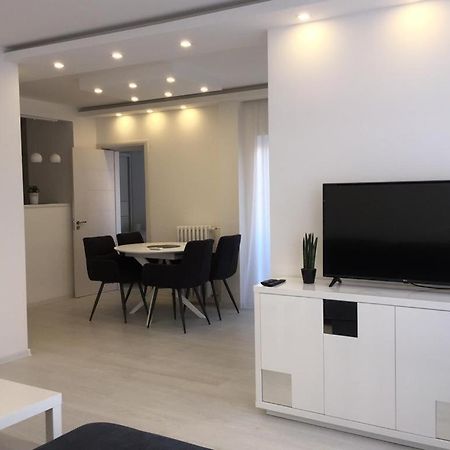 Apartemen 54 m² dengan 2 kamar tidur dan 1 kamar mandi pribadi di Banatic Novi Sad Bagian luar foto