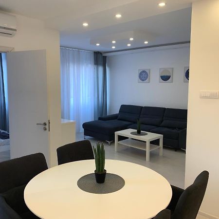 Apartemen 54 m² dengan 2 kamar tidur dan 1 kamar mandi pribadi di Banatic Novi Sad Bagian luar foto