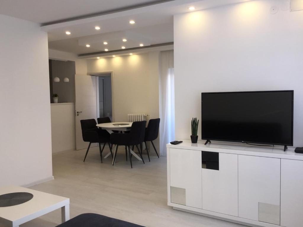 Apartemen 54 m² dengan 2 kamar tidur dan 1 kamar mandi pribadi di Banatic Novi Sad Bagian luar foto