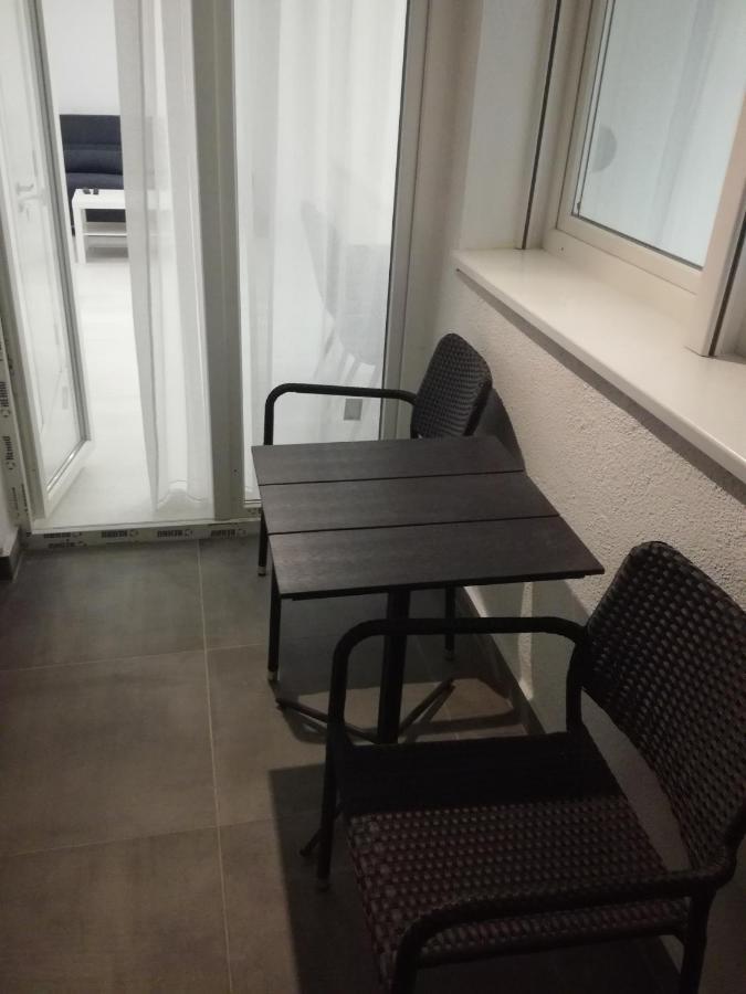 Apartemen 54 m² dengan 2 kamar tidur dan 1 kamar mandi pribadi di Banatic Novi Sad Bagian luar foto