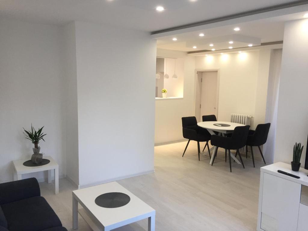 Apartemen 54 m² dengan 2 kamar tidur dan 1 kamar mandi pribadi di Banatic Novi Sad Bagian luar foto