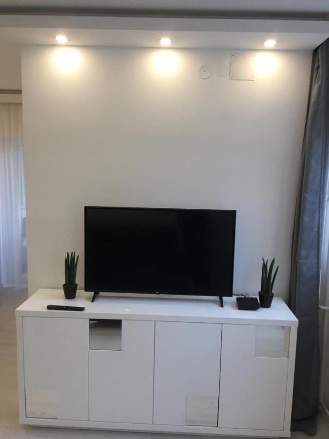 Apartemen 54 m² dengan 2 kamar tidur dan 1 kamar mandi pribadi di Banatic Novi Sad Bagian luar foto