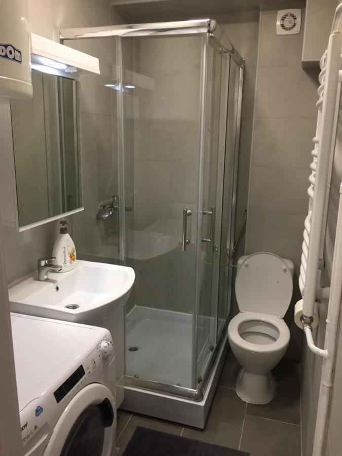 Apartemen 54 m² dengan 2 kamar tidur dan 1 kamar mandi pribadi di Banatic Novi Sad Bagian luar foto