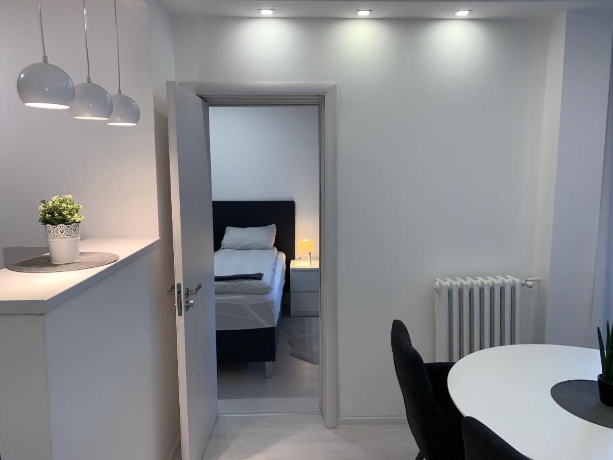 Apartemen 54 m² dengan 2 kamar tidur dan 1 kamar mandi pribadi di Banatic Novi Sad Bagian luar foto