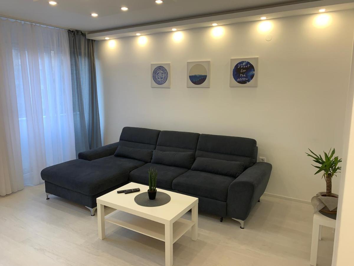 Apartemen 54 m² dengan 2 kamar tidur dan 1 kamar mandi pribadi di Banatic Novi Sad Bagian luar foto